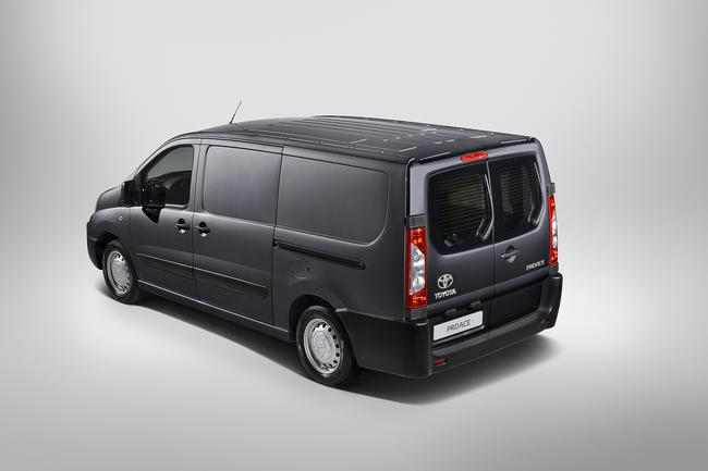 nowy-dostawczak-toyoty