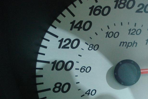 spogladaj-na-predkosciomierz