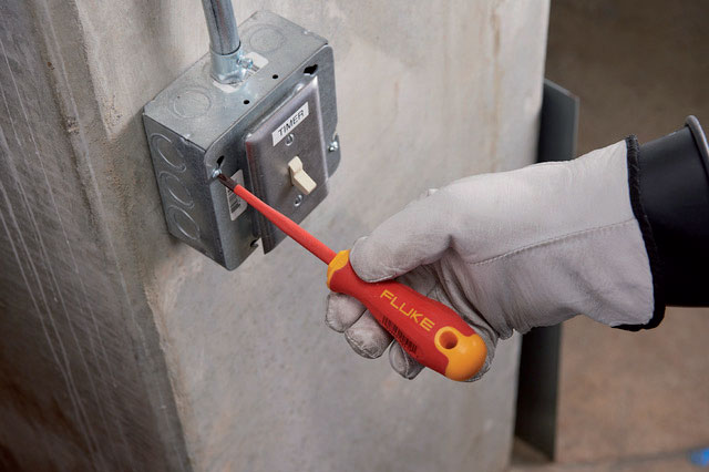 bezpieczenstwo przy pracy z pradem