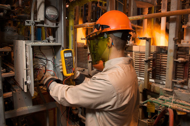 fluke startuje z promocjami na sezon wiosenny w roli glownej multimetry testery i mierniki cegowe3