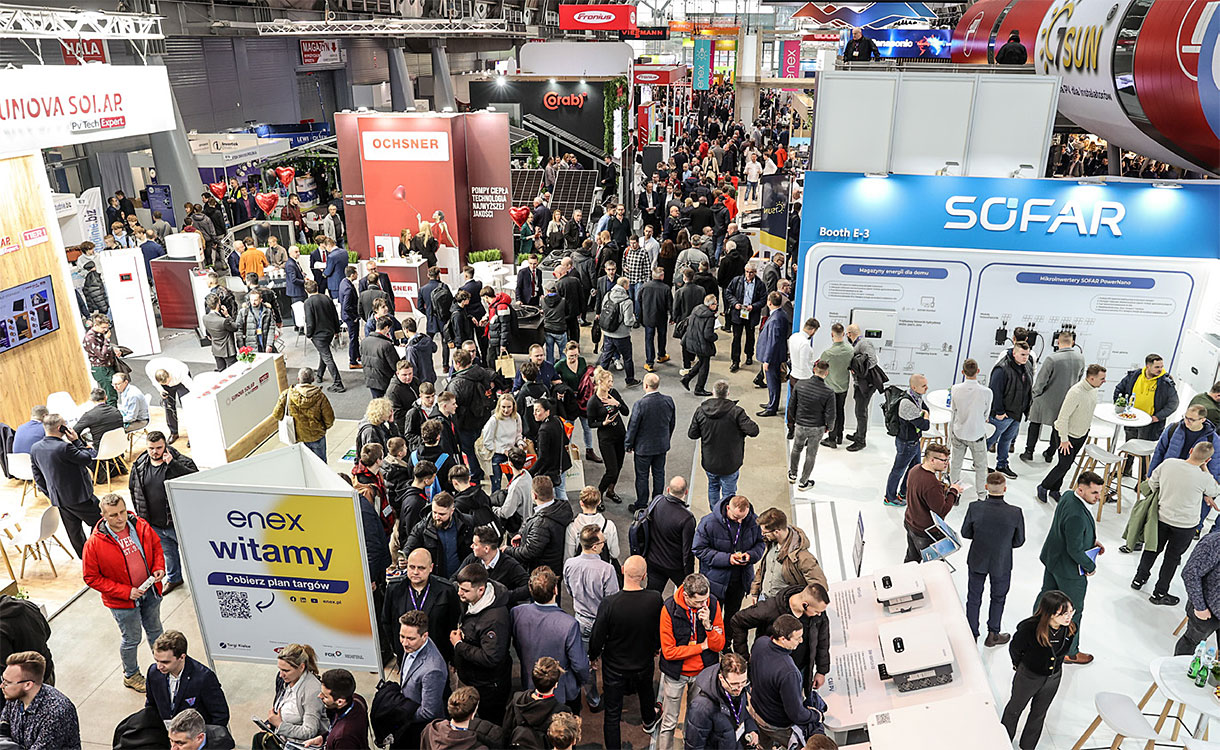 Fot. 1. Prezentacje najnowszych technologii przyciągnęły na kieleckie targi tłumy zwiedzających zainteresowanych OZE