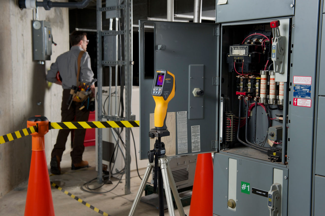 Nowy pirometr graficzny Fluke VT04