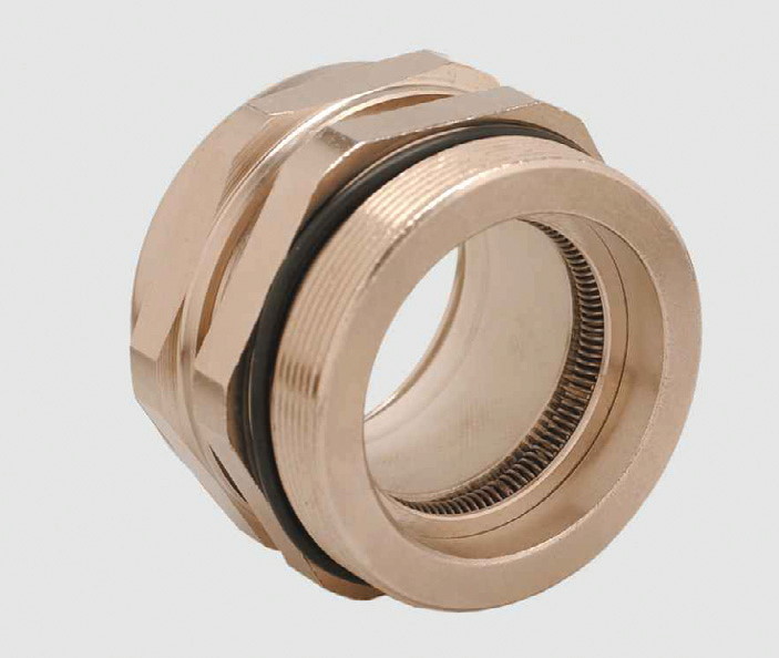 Fot. 4. Przykłady prawidłowych dławic silnikowych i taśm połączeniowych minimalizujących impedancje przejścia dla wyższych harmonicznych, tak dobrze jak dla prądu stałego i przemiennego 50 Hz.