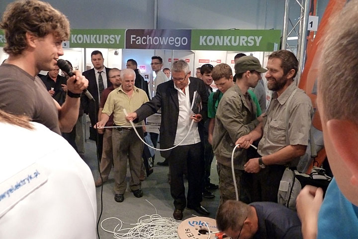 Ile mierzy 1 m kabla? Czyli konkursy Fachowego Elektryka na targach ENERGETAB 2011