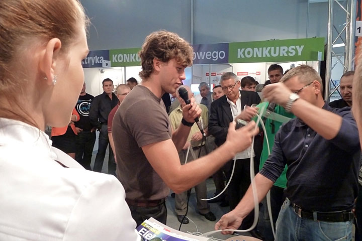 Ile mierzy 1 m kabla? Czyli konkursy Fachowego Elektryka na targach ENERGETAB 2011