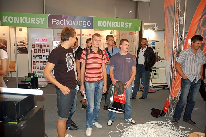 Ile mierzy 1 m kabla? Czyli konkursy Fachowego Elektryka na targach ENERGETAB 2011