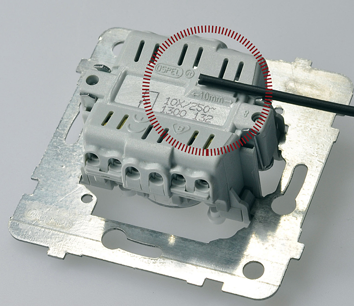 Przymiar na tylnej stronie podstawy Ospel