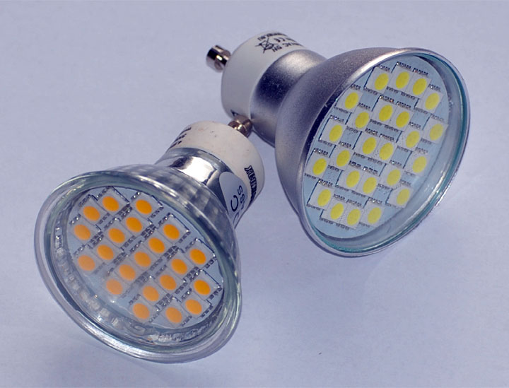 Fot. 1 Ściemnialne lampy Asperatus LED na 230 V z trzonkiem GU10. Dostępne są też LED z trzonkiem E27 i E14.