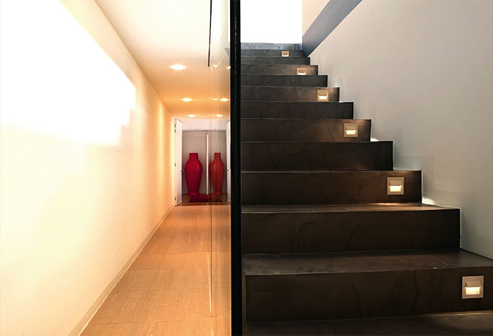 Fot. 4. Właściwie oświetlona klatka schodowa to połączenie bezpieczeństwa z estetyką ciągów komunikacyjnych.