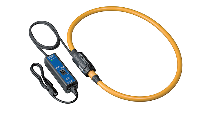 Fot. 8. Cęgi elastyczne CT9667 firmy HIOKI z przełączanym podzakresem pomiarowym prądu przemiennego 500/5000 A, średnica wewnętrzna pętli 254 mm, zasilanie z wewnętrznej baterii.