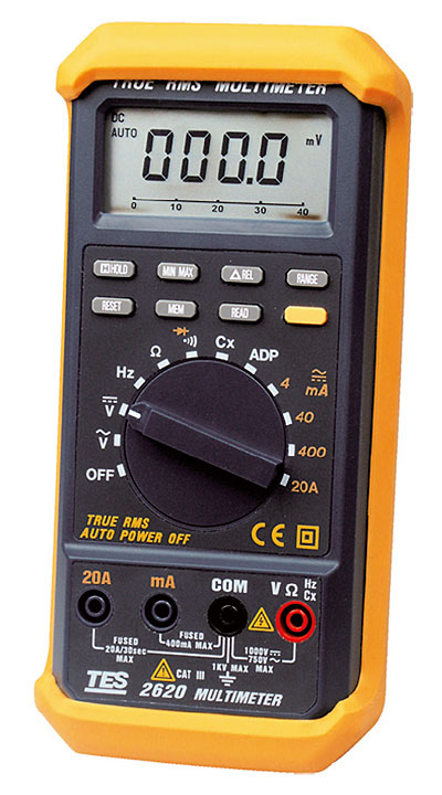 Fot. 2. Multimetr Tes 2 20 pozwala na pomiar prądu przemiennego i stałego a także napięcia, rezystancji, częstotliwości, pojemności i indukcyjności. Konstrukcja urządzenia przewiduje wodoszczelną obudowę z ABS.