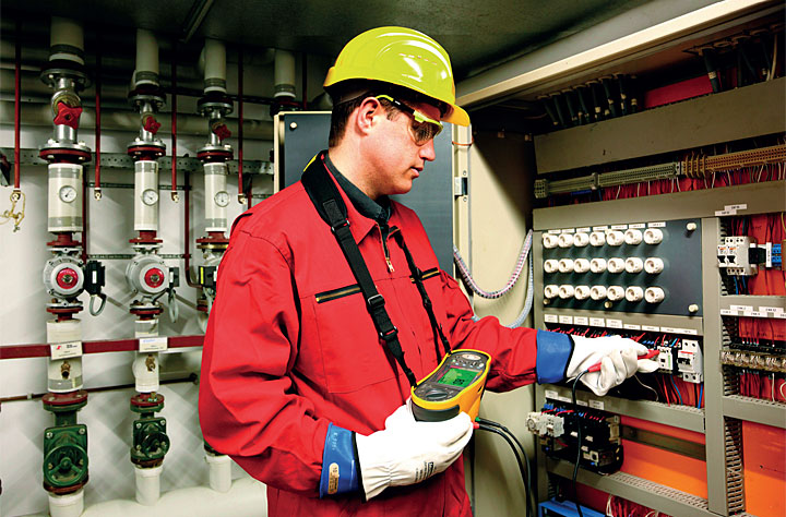 Fot. 2. Dużą popularnością cieszą się kompleksowe mierniki instalacji elektrycznych, których jednym z elementów funkcjonalnych jest pomiar wyłączników różnicowoprądowych.