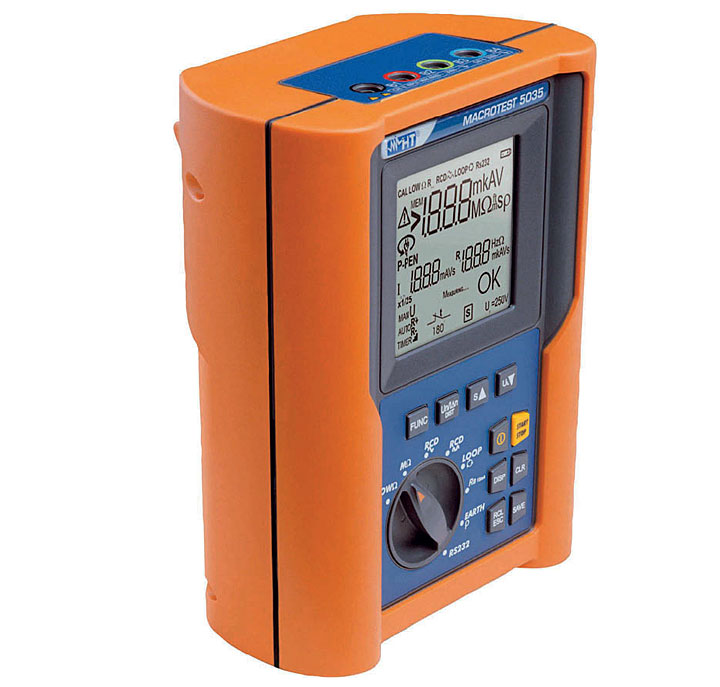 Fot. 6. Miernik Macrotest 3035. Z pewnością przydatna okaże się pamięć wyników pomiarów, pozwalająca na przechowywanie nawet do 1000 wartości. Wszystkie zarejestrowane pomiary można przeglądać.