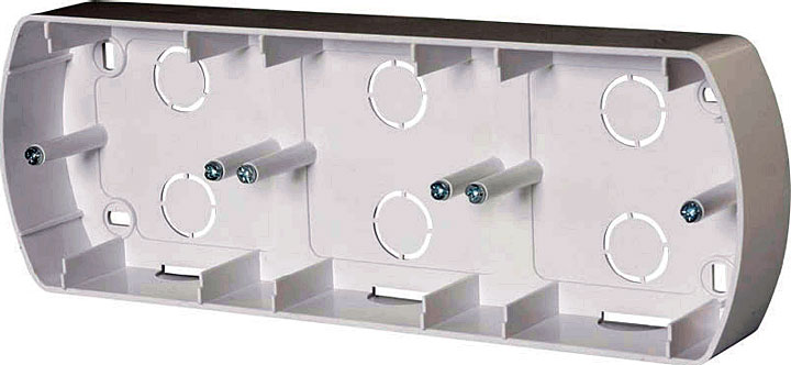 Fot. 8. Puszka instalacyjna natynkowa/TREND. Wymiary uzależnione od rodzaju ramki. Wymiar puszki przy ramce pojedynczej to 87,8 × 80,0 × 30,0 mm. Puszki przeznaczone są do montażu produktów w ramkach wielokrotnych serii TREND. Kolory: biały, beżowy, zielony, błękitny, brązowy, srebrny, złoty, grafitowy. Dostępne są również kolory metalizowane takie jak srebrny, złoty oraz brązowy.