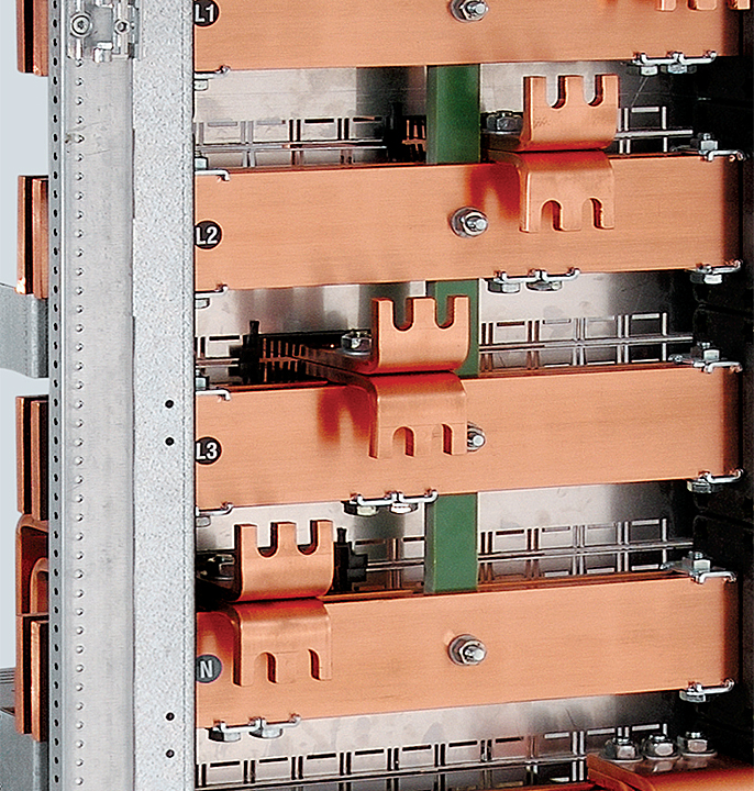 Fot. 6. W systemach dystrybucji energii bazujących na szynach zbiorczych istotną rolę odgrywają wsporniki izolacyjne.