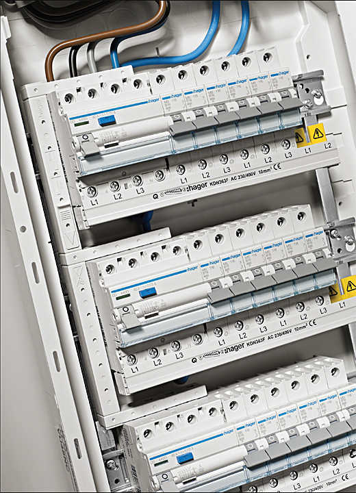 Fot. 10. Oferowane na rynku szyny dystrybucyjne zapewniają organizację i estetykę rozdzielnic i szaf sterowniczych.