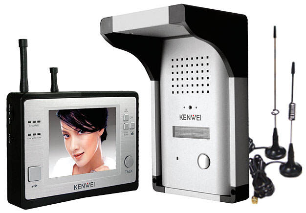 Wideodomofon bezprzewodowy KW-V730 + KW-V135MC łatwy, w pełni bezprzewodowy montaż (brak okablowania pomiędzy kasetą a monitorem) posiada wbudowany akumulator (bateria Li-jon) co umożliwia swobodne przenoszenie monitora, zasięg do 300m w terenie otwartym wideomonitor głośnomówiący, wyświetlacz kolorowy - 4” TFT, monitor i kaseta wykonane z aluminium, łatwa zmiana kanału, funkcja podglądu, kolejne kanały do wykorzystania, możliwość podłączenia 3 kamer, kamera kolorowa typu pin-hole, podświetlenie światłem białym