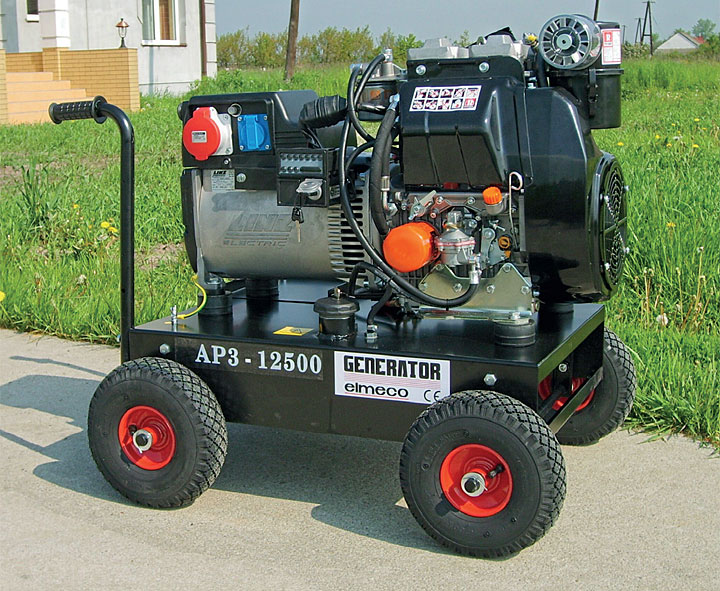 Fot. 2. W konstrukcji silnika przewidziano 2 cylindry o średnicy 85 mm i skoku 75 mm. Silnik napędzany jest olejem napędowym. Pojemność skokowa wynosi 851 dm3. Moc znamionowa przy 3600 obr/min osiąga 17 kM. Przewidziano rozruch elektryczny.