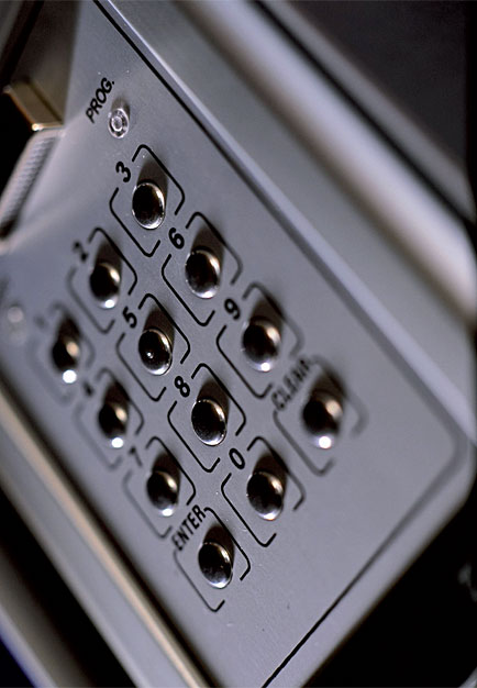 Systemy łączności (wideo-)domofonowej i kontroli dostępu w ofercie firmy ZAMEL