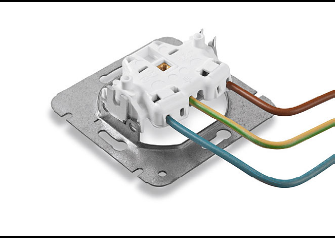 Fot. 4. Zaciski śrubowe w gnieździe 2P+Z SENTIA firmy Elektroplast.