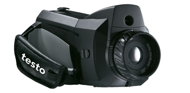 testo 876 : kamera termowizyjna w ergonomicznej obudowie typu camcorder, z obrotowym wyświetlaczem i wymiennym obiektywem