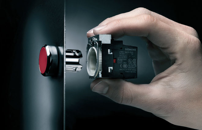 Fot. 3. Montaż jedną ręką: szybkie, pewne
mocowanie uchwytu, sygnalizowane
głośnym kliknięciem