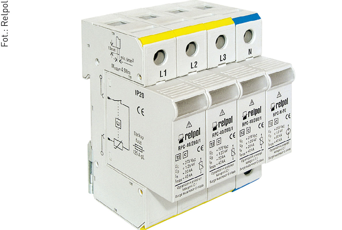 Fot. 10. RPC-160/280/3N - wielobiegunowy ogranicznik warystorowo-
iskiernikowy, Imax = 40 kA (8/20 µs)/biegun, zawiera trzy ograniczniki RPC-40/280/1 i ogranicznik iskiernikowy
RPC-N-PE.