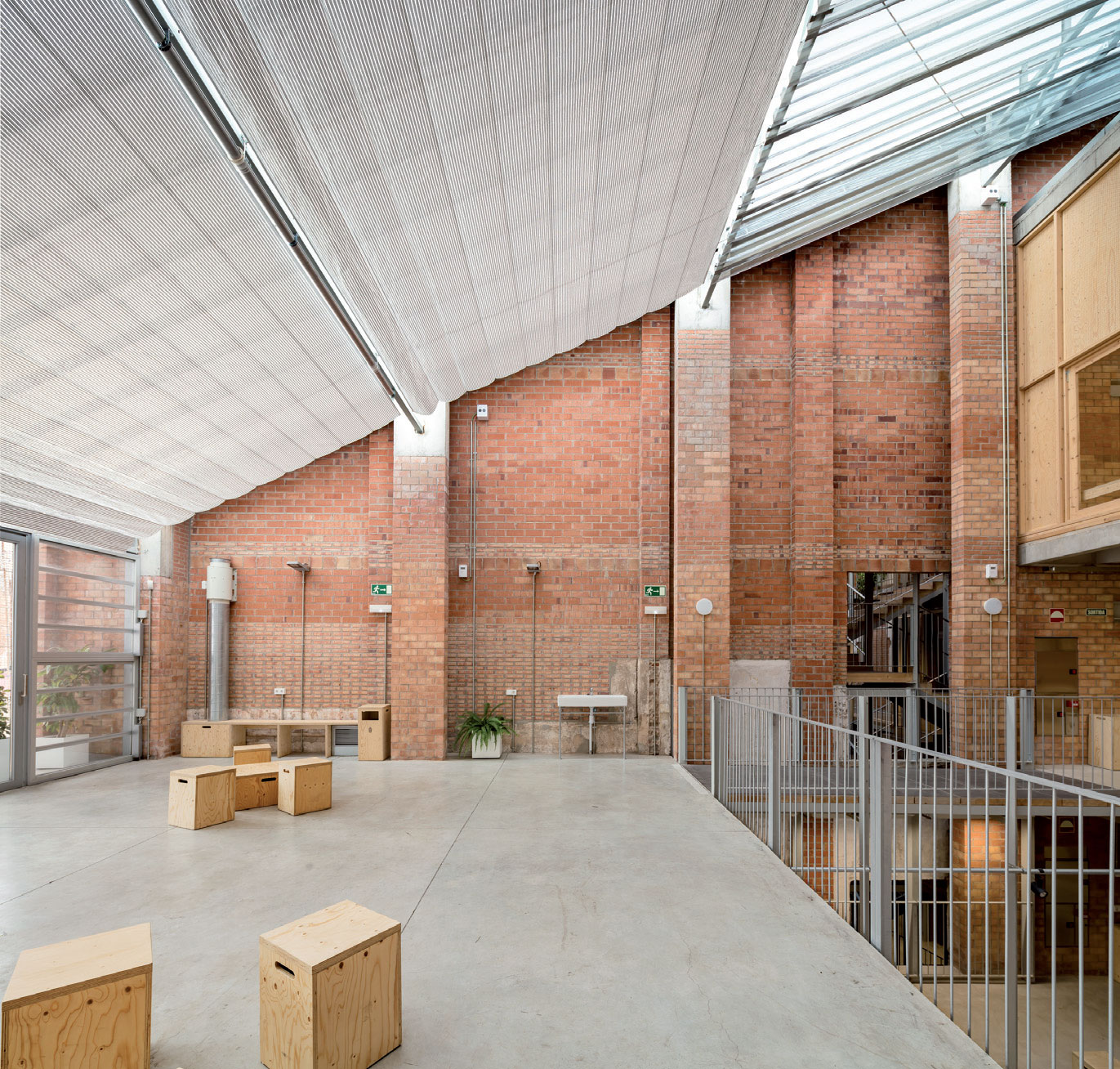 brutalna koniecznosc czy elegancja