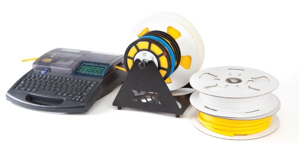 Fot. 5. Niska waga, małe gabaryty oraz wbudowana pamięć wewnętrzna, pozwalają na pracę drukarki w terenie. Fot.: PROMARK