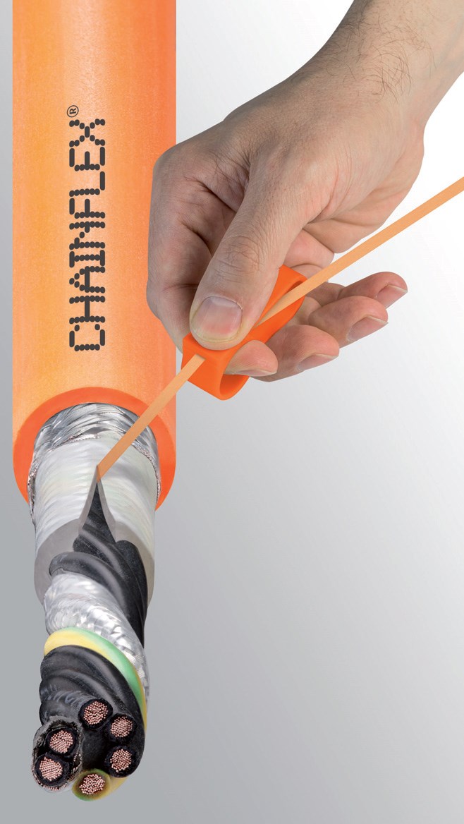 Fot. 4. Prosta obróbka przewodu. Fot.: IGUS