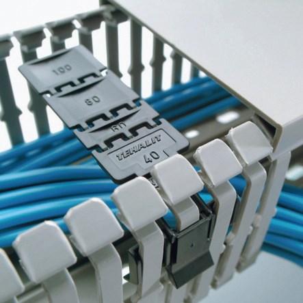 Fot. 5. Uniwersalny zacisk kablowy BA7Clip