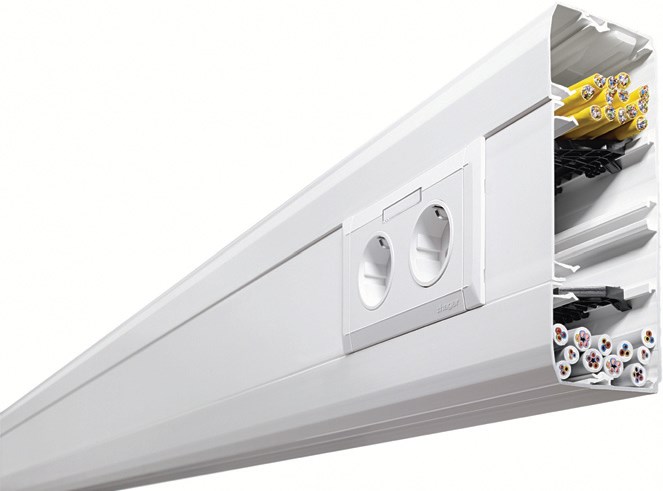 Fot. 4. Budowa kanału podparapetowego
z tworzywa sztucznego. Fot.: HAGER