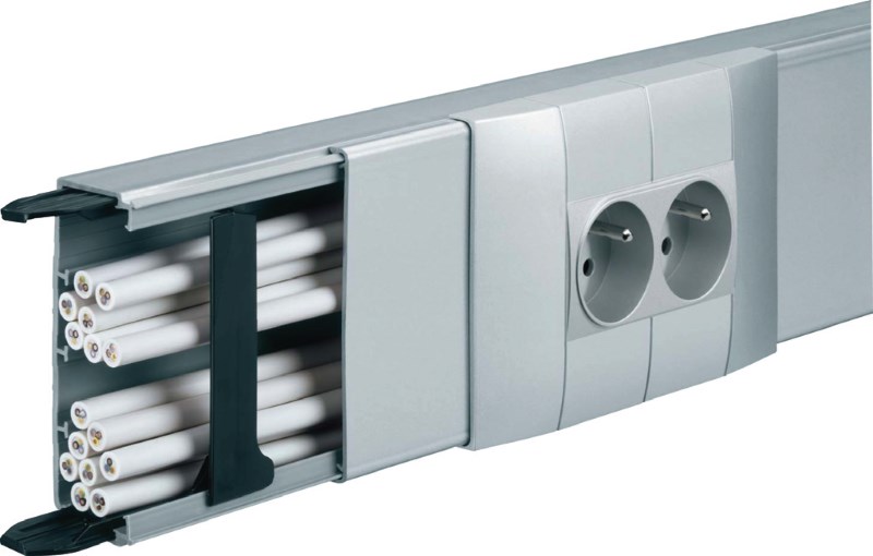 Fot. 5. Budowa kanału podparapetowego z aluminium. Fot.: HAGER