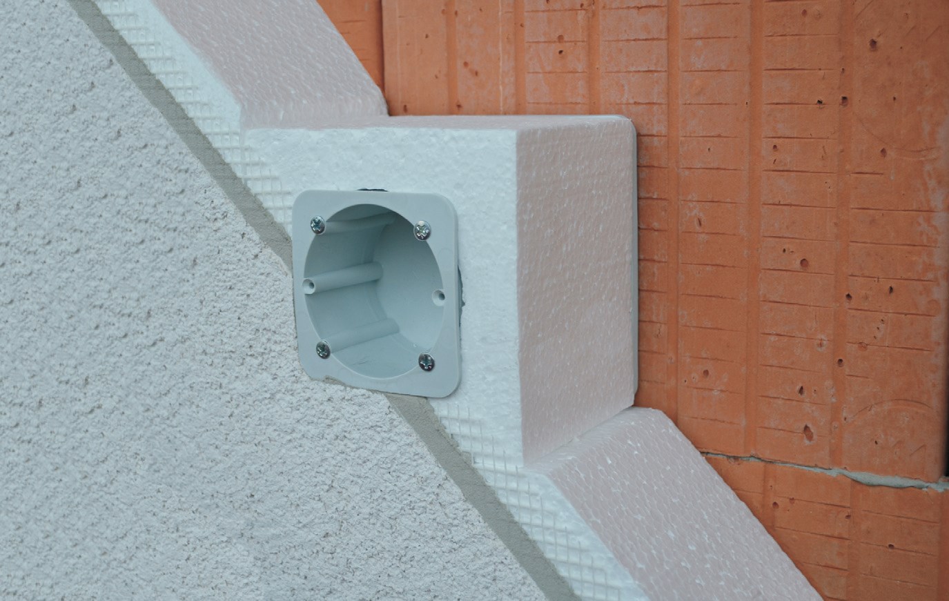 Fot. 8. Puszka zamontowana w dociepleniu ze styropianu