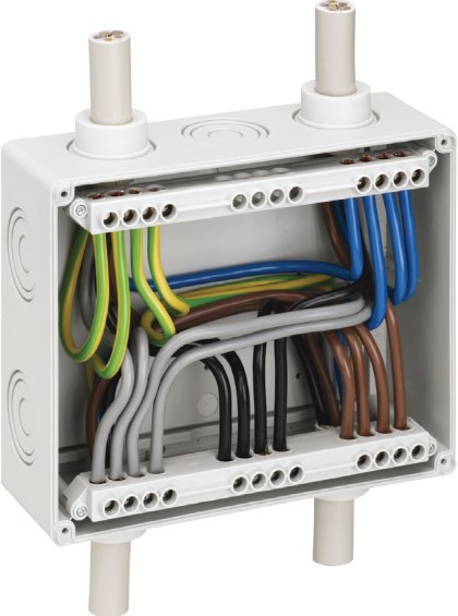 Fot. 3. W pomieszczeniach technicznych czy gospodarczych, w których estetyka wykończenia nie jest priorytetem, sprawdzą się natynkowe, hermetyczne puszki. Fot.: SPELSBERG