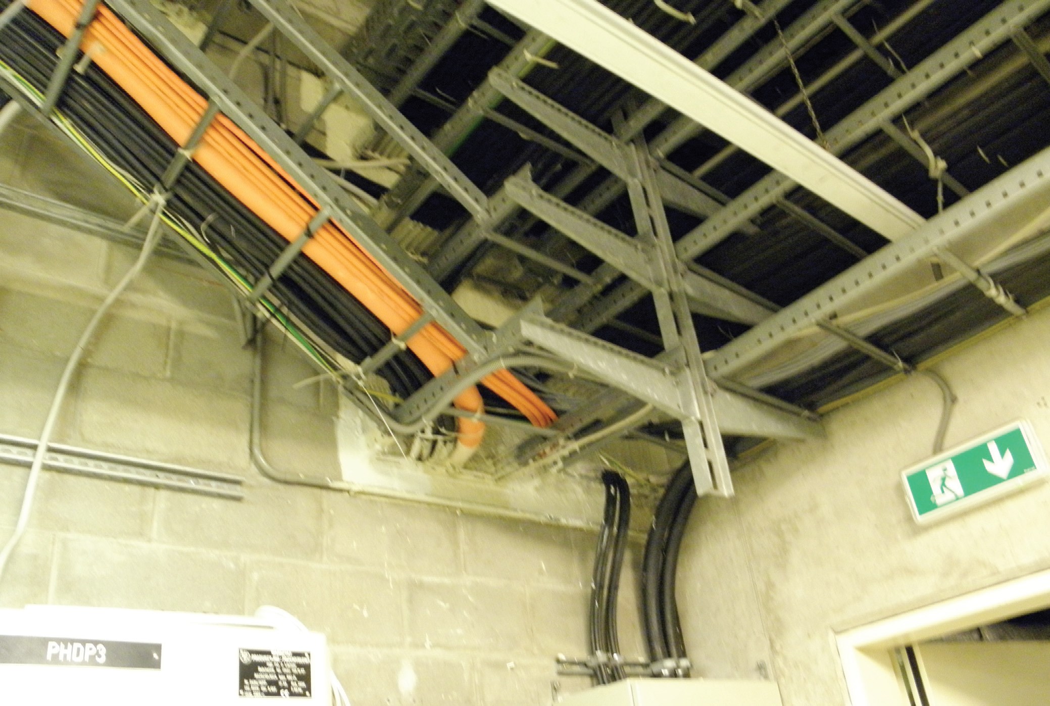 Fot. 6. Drabinki kablowe, elementy nośne, wiązki kablowe również z kablami ognioodpornymi