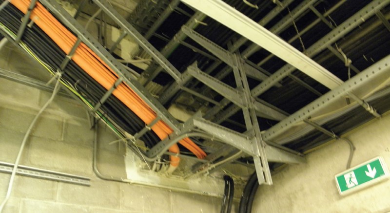 Fot. 2. Drabinki kablowe, elementy nośne, wiązki kablowe również z kablami ognioodpornymi. Fot.: PROTEKOL