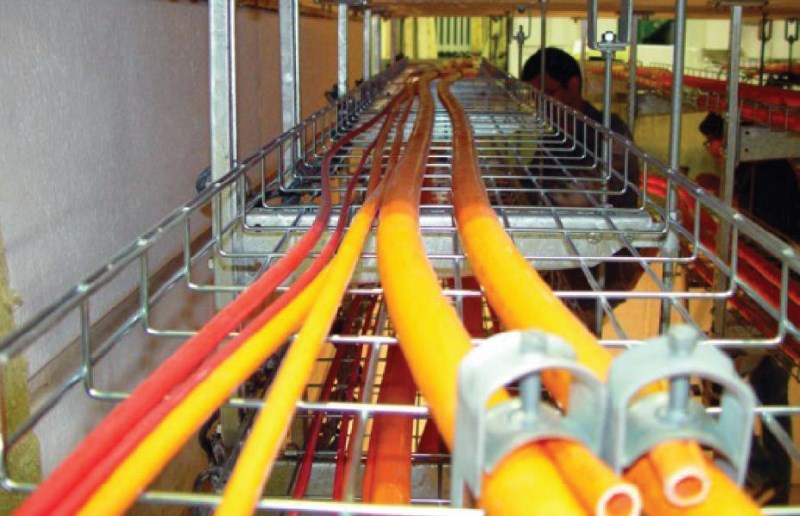 Fot. 4. Przewody na korycie siatkowym