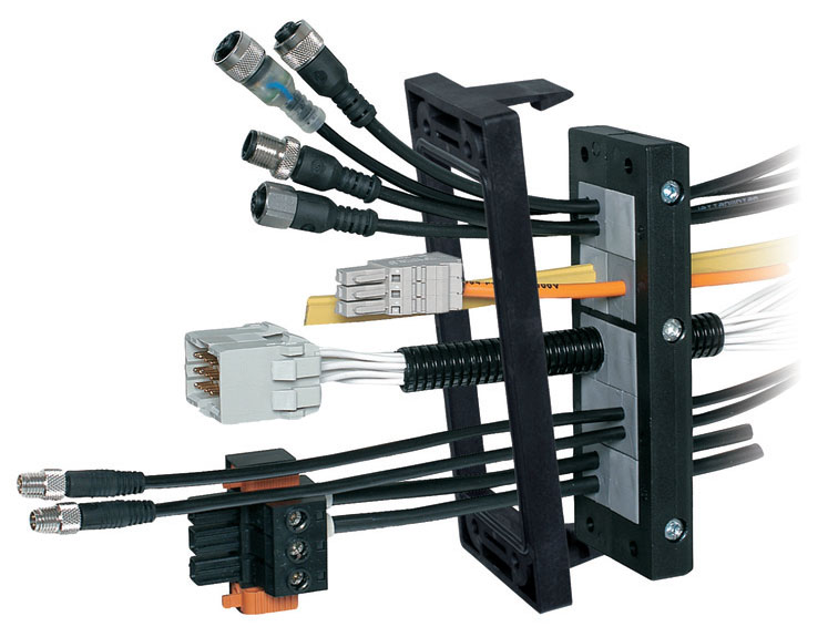 Fot. 12. W płytach przeprowadzających każdy
z przewodów uszczelniany jest
za pomocą osobnego elementu. Fot. ASTAT