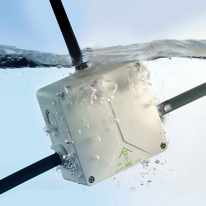 Fot. 6. Przepust kablowy powinien przede
wszystkim być gwarancją odporności
na działanie wilgoci. Fot. SPELSBERG