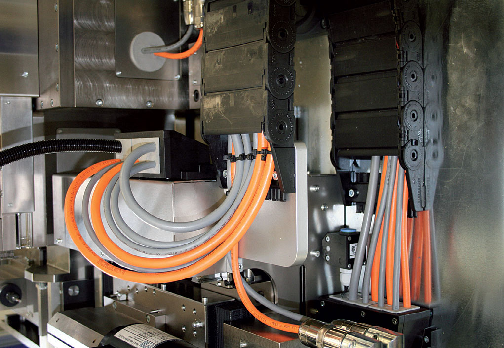 Fot. 8. Odpowiednie przepusty kablowe są istotnym elementem
bezpieczeństwa maszyn przemysłowych. Fot. ASTAT