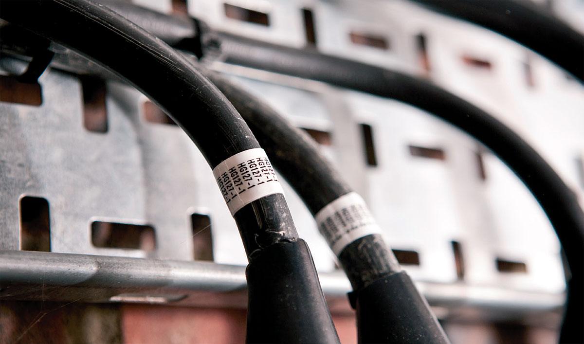 Fot. 2 Ręczne metody oznaczania może jeszcze nie odeszły do lamusa, ale na
pewno straciły na popularności. Fot.: Brother