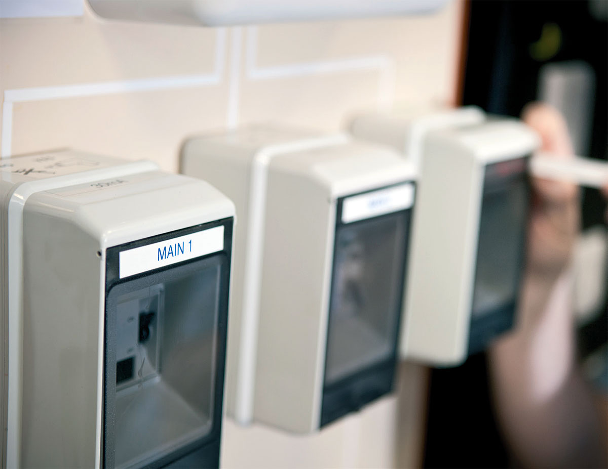 Fot. 7. Ręczne oraz gotowe oznaczniki zastępowane są elastycznymi systemami identyfikacji
umożliwiającymi tworzenie indywidualnych opisów. Fot.: Brother