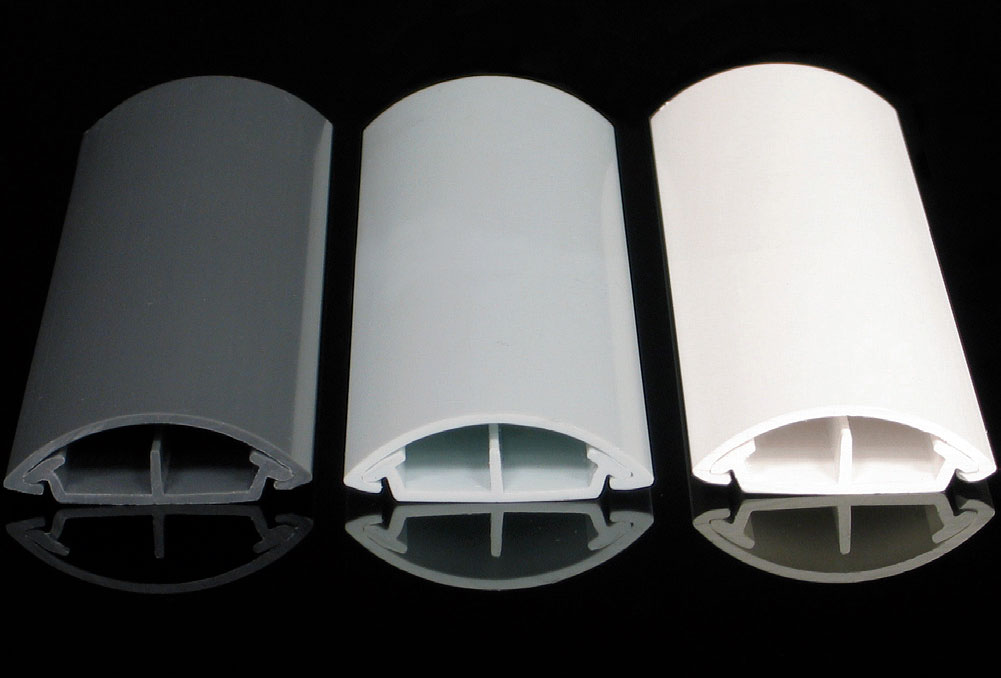 Fot 7. Listwy obłe (LO) do montażu przewodów na podłodze. Fot. Kopos