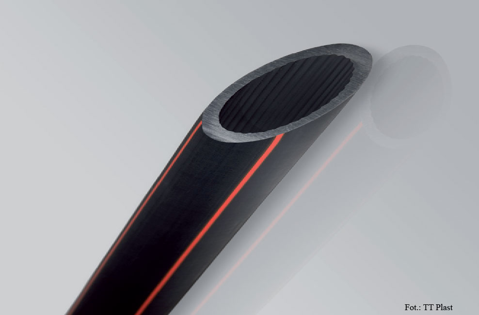 Fot. 3. Jednowarstwowa rura osłonowa
do kabli optotelekomunikacyjnych
z wewnętrzną powierzchnią rowkowaną
z warstwą poślizgową ułatwiającą
przeciąganie przewodu.