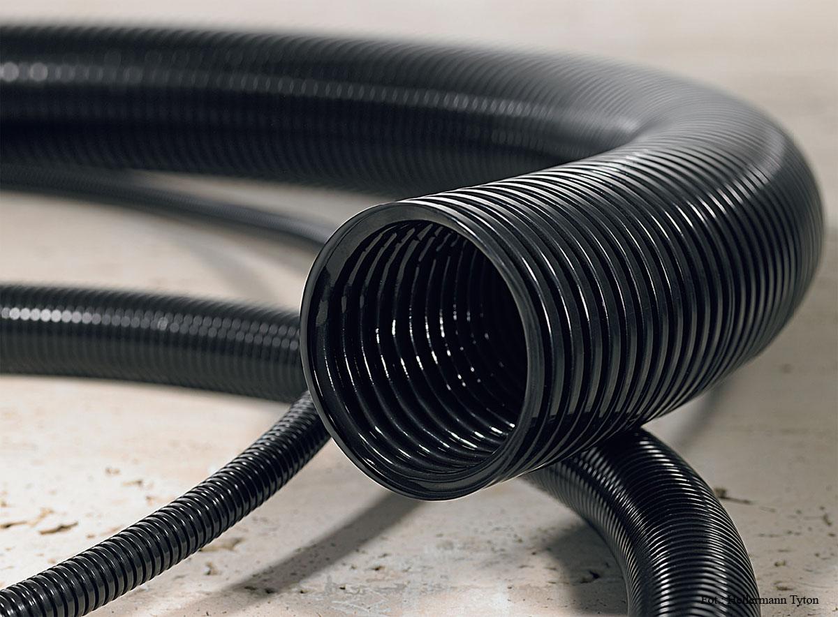 Fot. 6. W miejscach o podwyższonych wymaganiach przeciwpożarowych, czyli np. pociągach
czy budynkach użyteczności publicznej, należy stosować uniepalnione rury bez
zawartości halogenów.