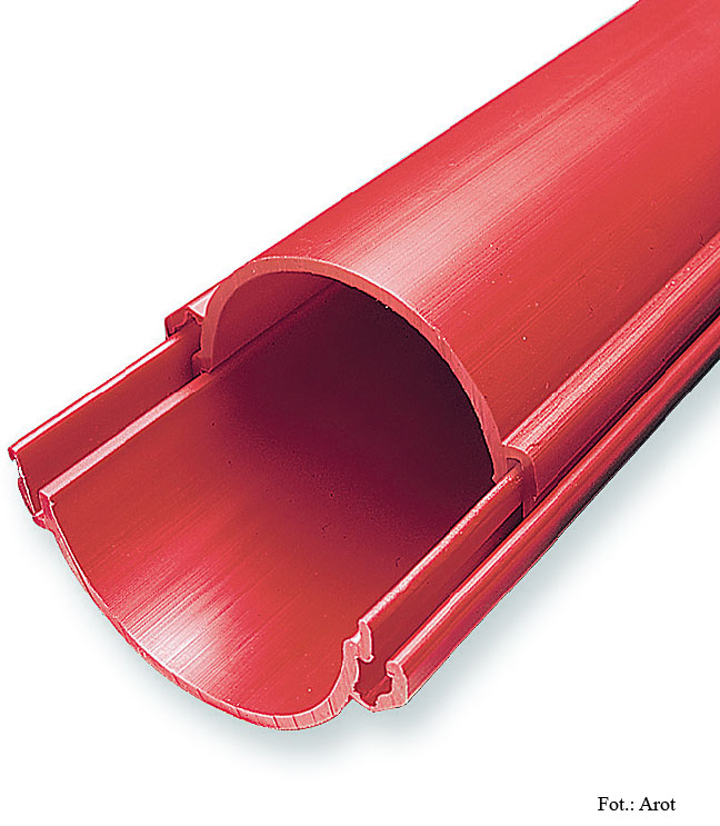 Fot. 7. Dzielone rury osłonowe wykorzystywane
są do budowy, modernizacji
oraz naprawy rurociągów
kablowych i kanalizacji kablowej.
Specjalna konstrukcja zapewnia
wodoszczelność.