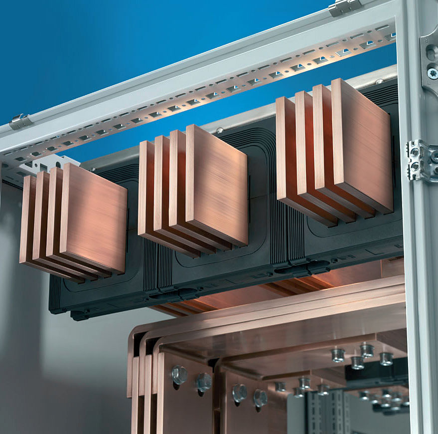 Fot. 5. Dzięki systemom szynoprzewodów
zyskuje się oszczędność miejsca
w rozdzielni lub szafie sterowniczej. Fot. Ritall