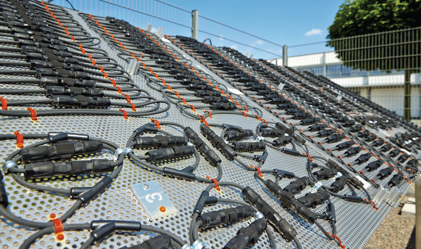 Fot.6. Testy przeprowadzane przez producentów są rygorystyczne. Produkty muszą gwarantować
prawidłowe działanie przez okres minimum kilkudziesięciu lat. Fot.: Phoenix Contact