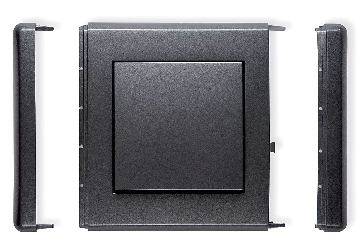 Fot. 3. Gniazda i łączniki serii FLEXI to innowacyjny system łączenia poszczególnych
ramek pojedynczych ze sobą w dowolne układy wieloramkowe bez konieczności
kupowania dodatkowych ramek. Fot.: KARLIK ELEKTROTECHNIK